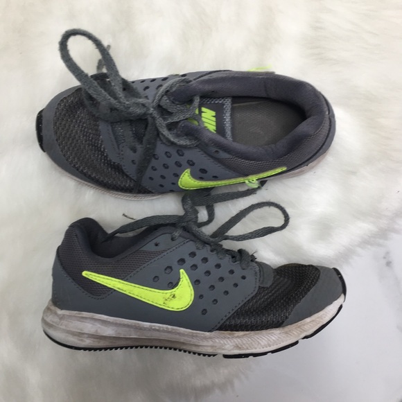 toddler boy gray nike shoes